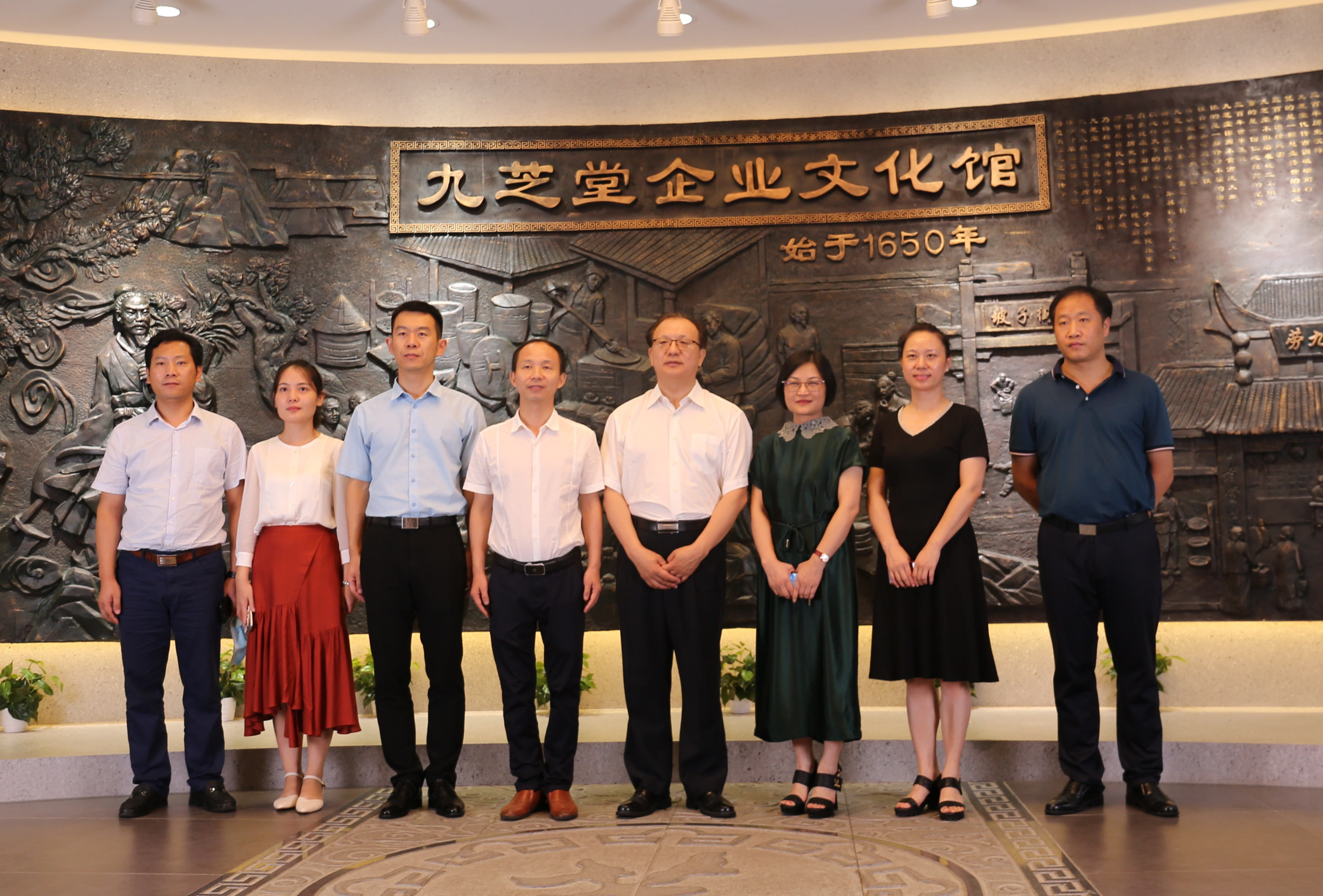 湖南中医药大学党委书记秦?；月手强庋芯靠翁庑∽檩傲倬胖ヌ玫餮?></div>
              <div   id=