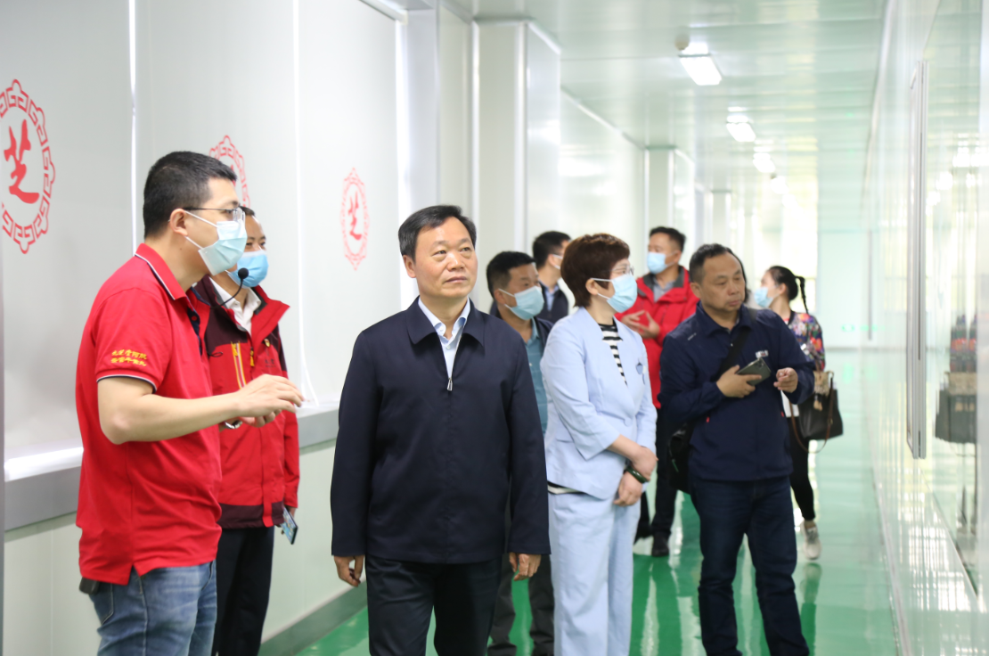 长沙市乡村振兴局副局长黄志强、长沙市工商业联合副主席会田桂元一行赴九芝堂开展“万企兴万村”调研
