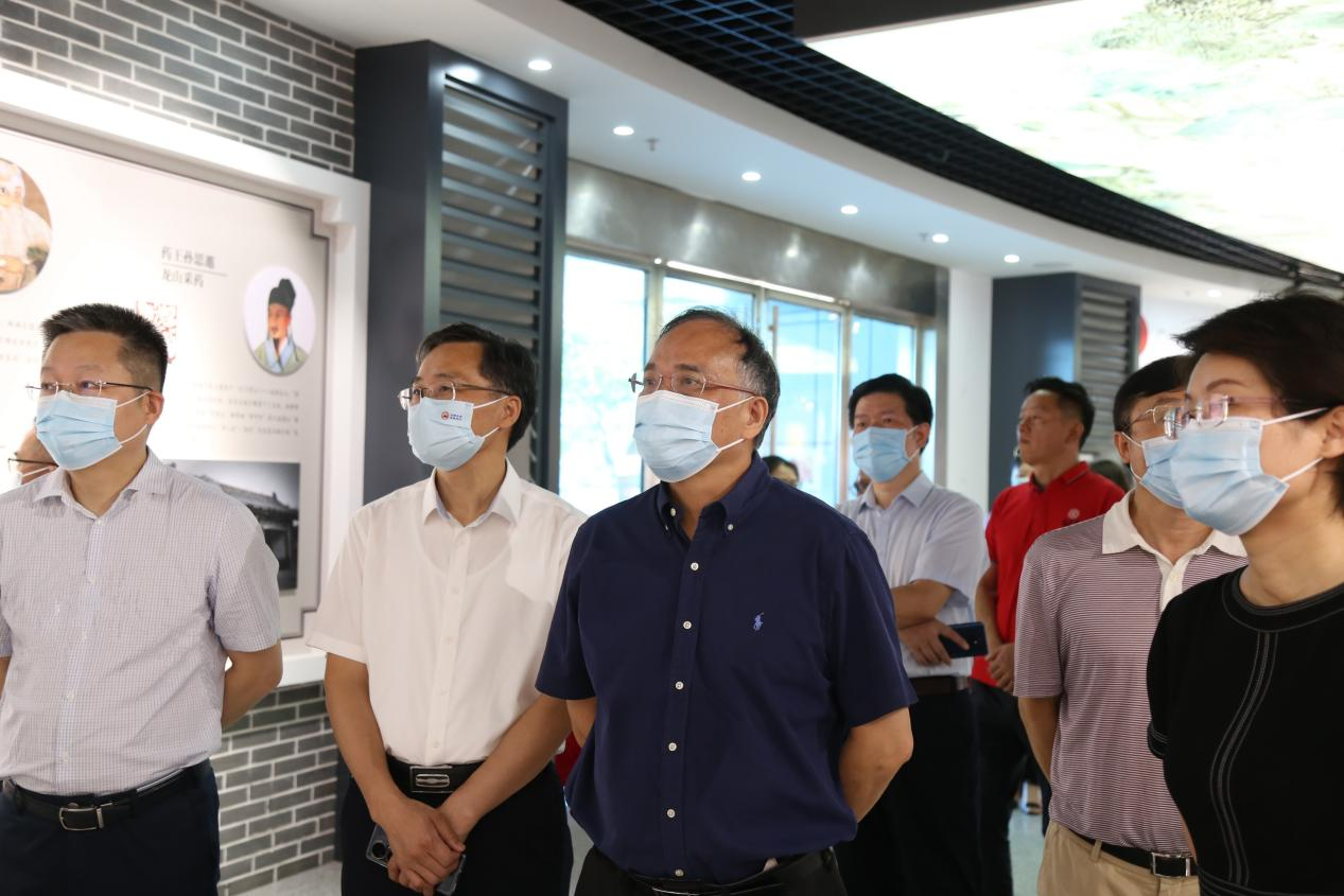 湖南省政协副主席张灼华一行赴九芝堂开展“稳经济、惠民生、保安全”调研